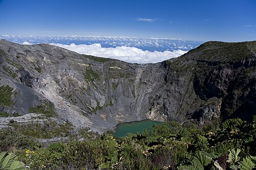伊拉苏火山