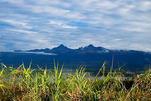 吉卢韦山